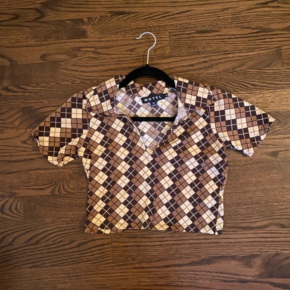 brown argyle v neck tshirt - Picture 2 of 3